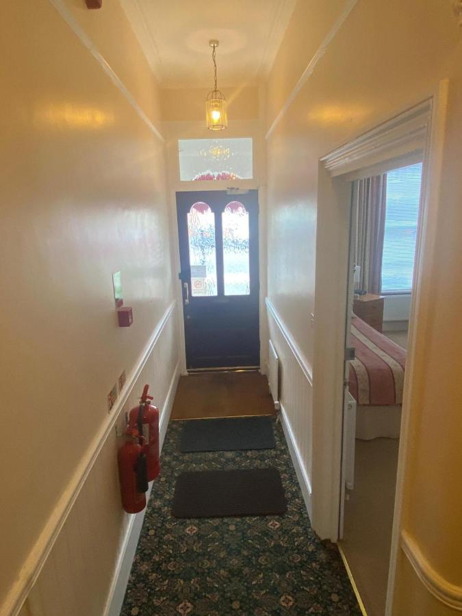 Landguard Lodge Guest House Shipley  Buitenkant foto