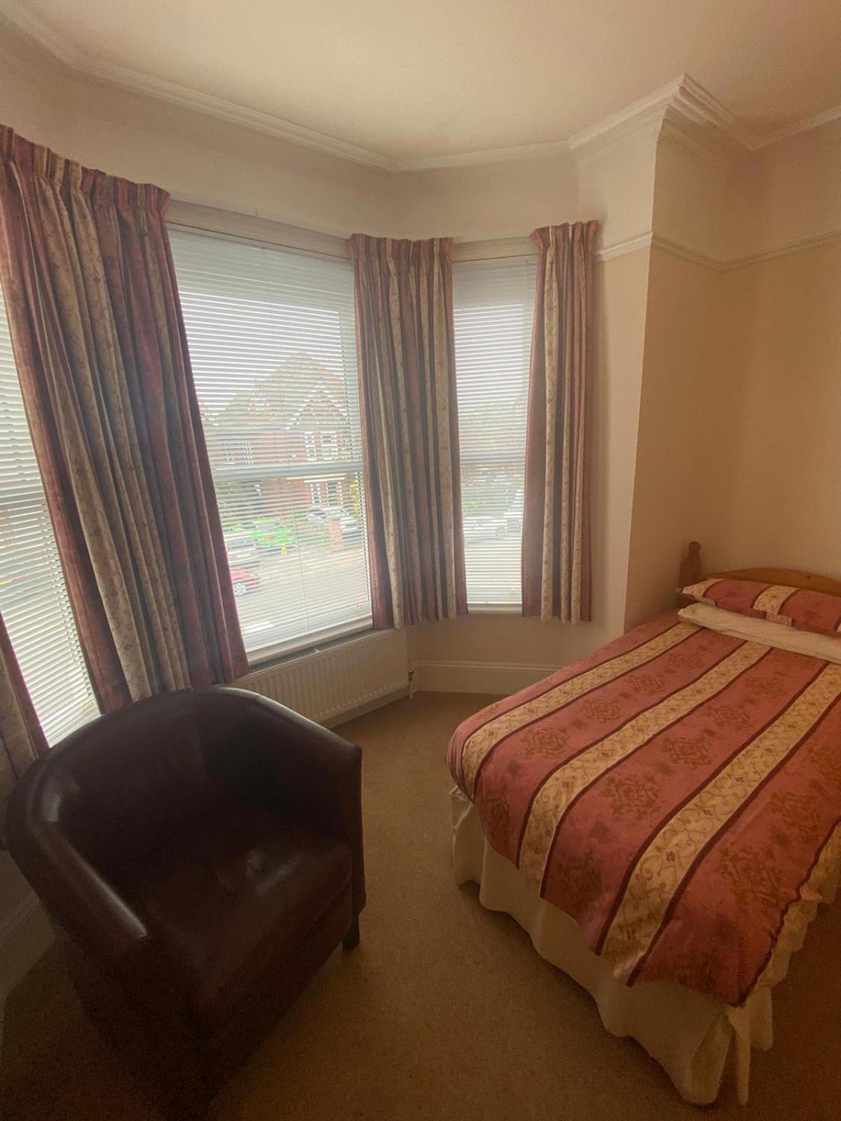 Landguard Lodge Guest House Shipley  Buitenkant foto